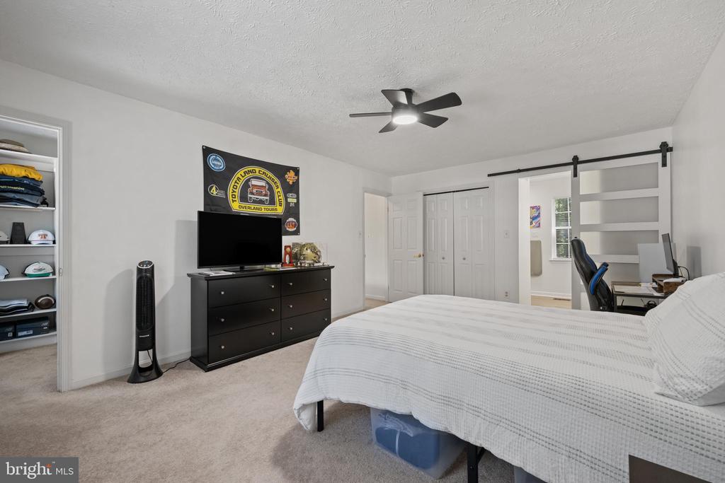 1337 BLACKWALNUT COURT