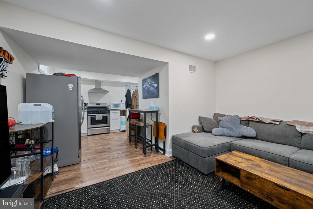 1337 BLACKWALNUT COURT