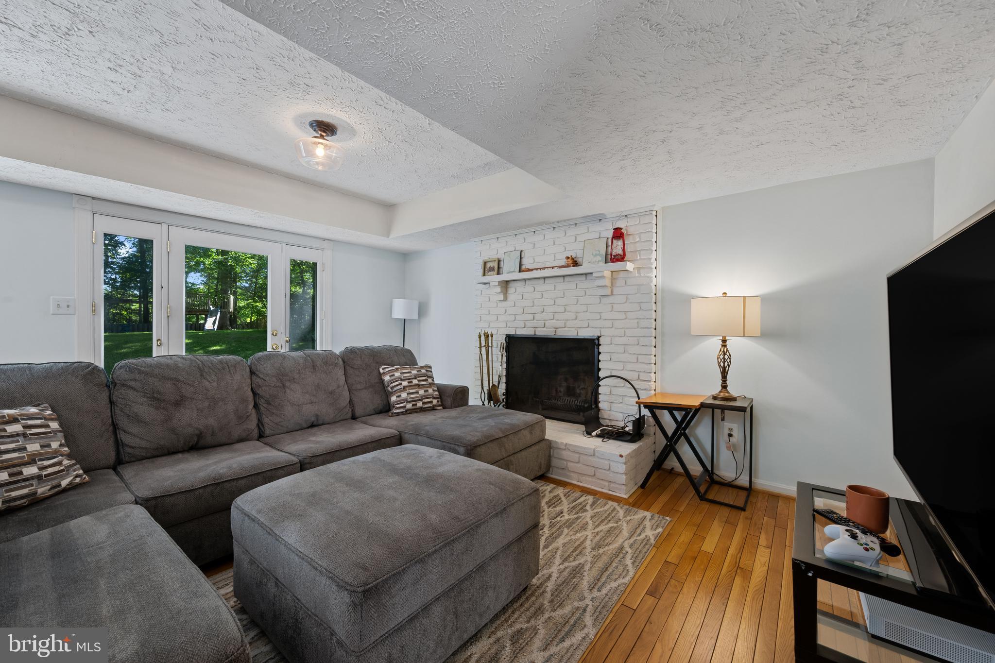 1337 BLACKWALNUT COURT