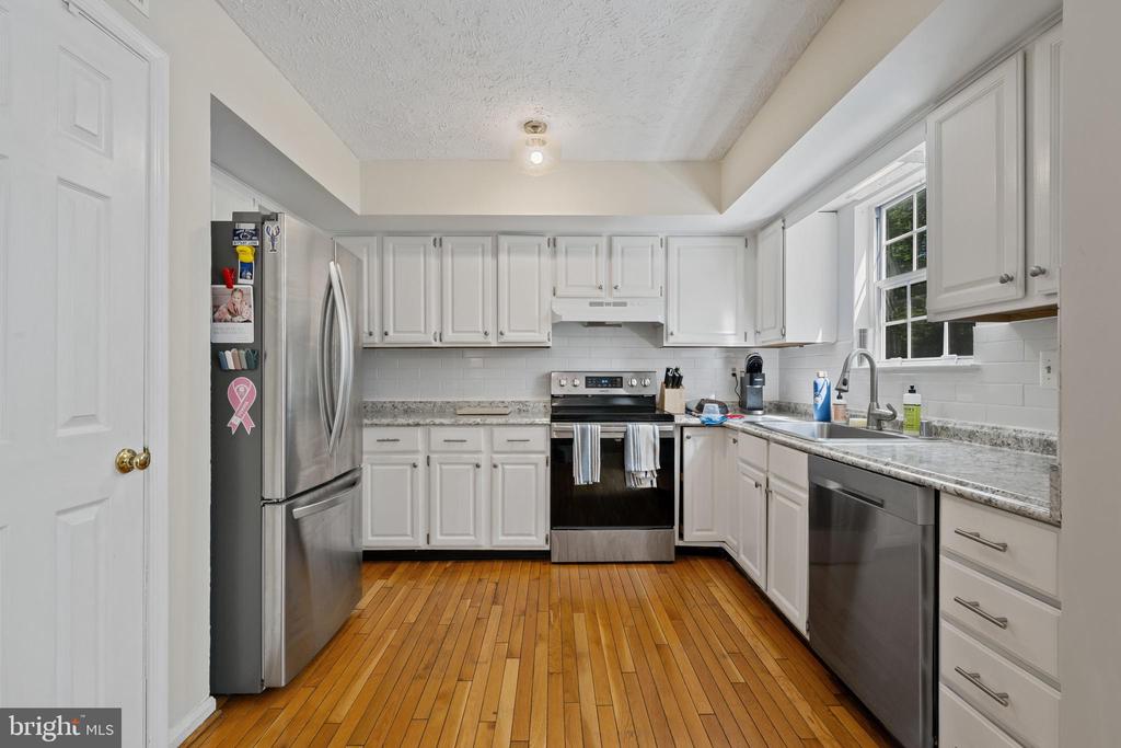 1337 BLACKWALNUT COURT