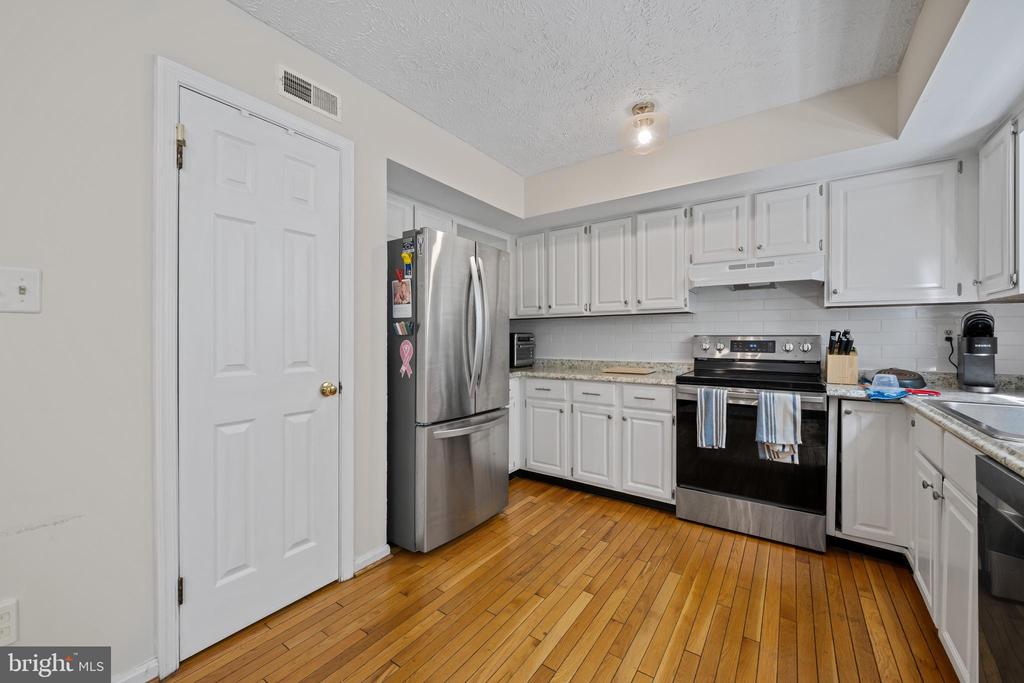 1337 BLACKWALNUT COURT