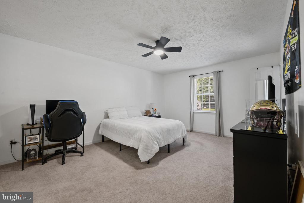 1337 BLACKWALNUT COURT