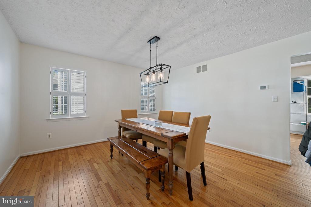 1337 BLACKWALNUT COURT