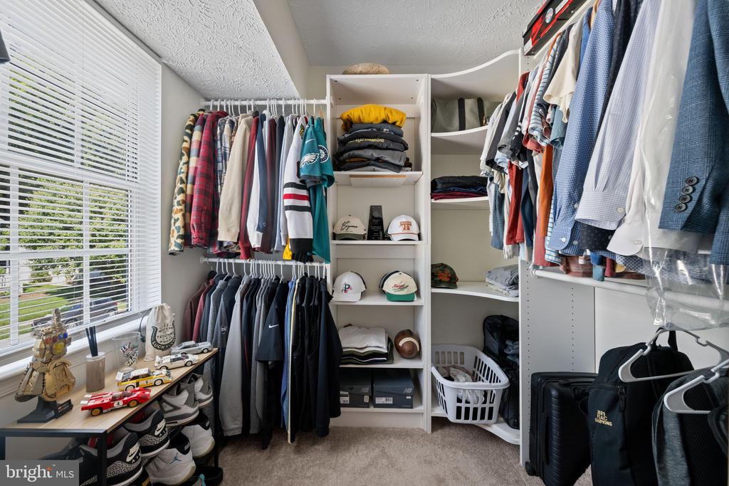 1337 BLACKWALNUT COURT