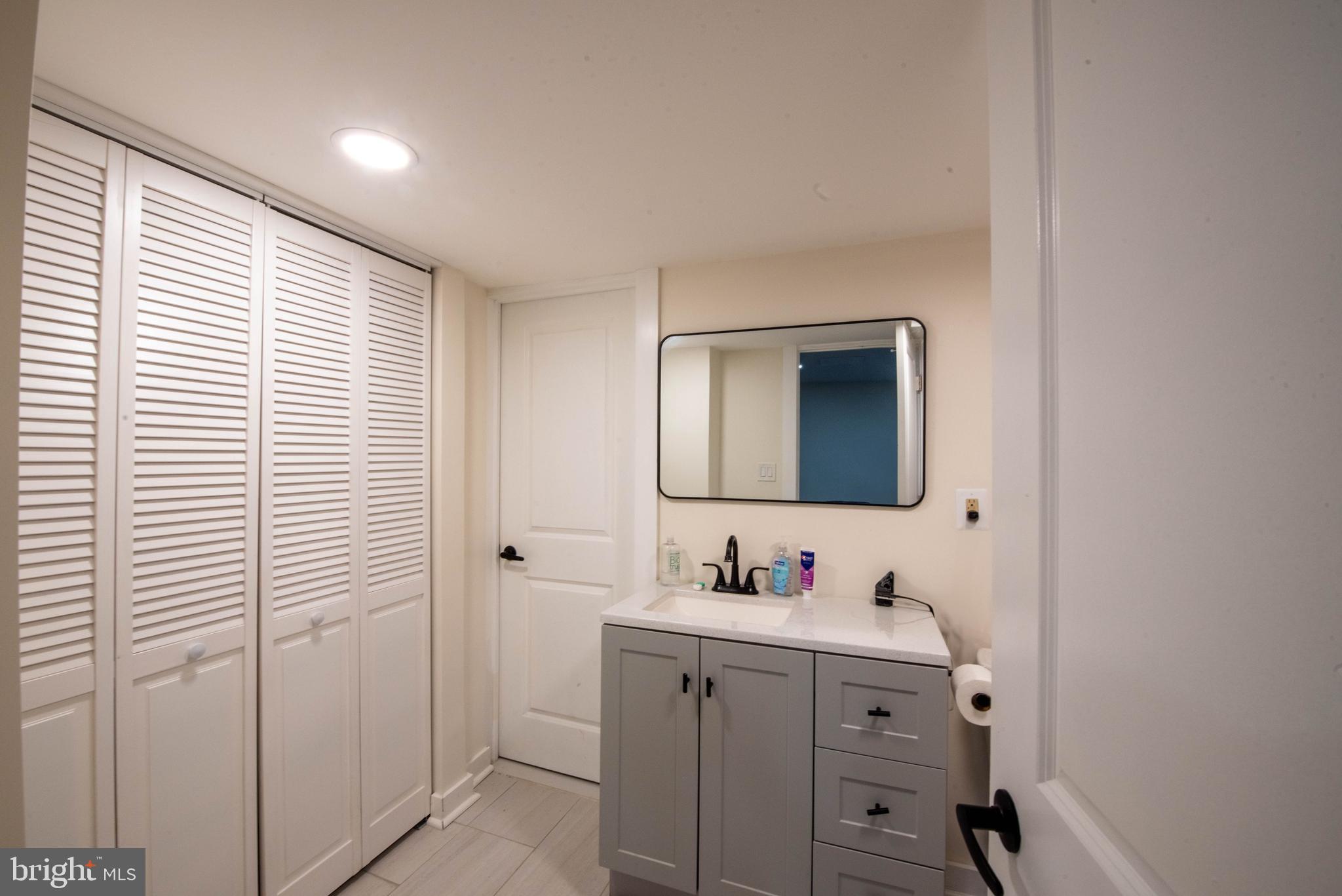 1337 BLACKWALNUT COURT
