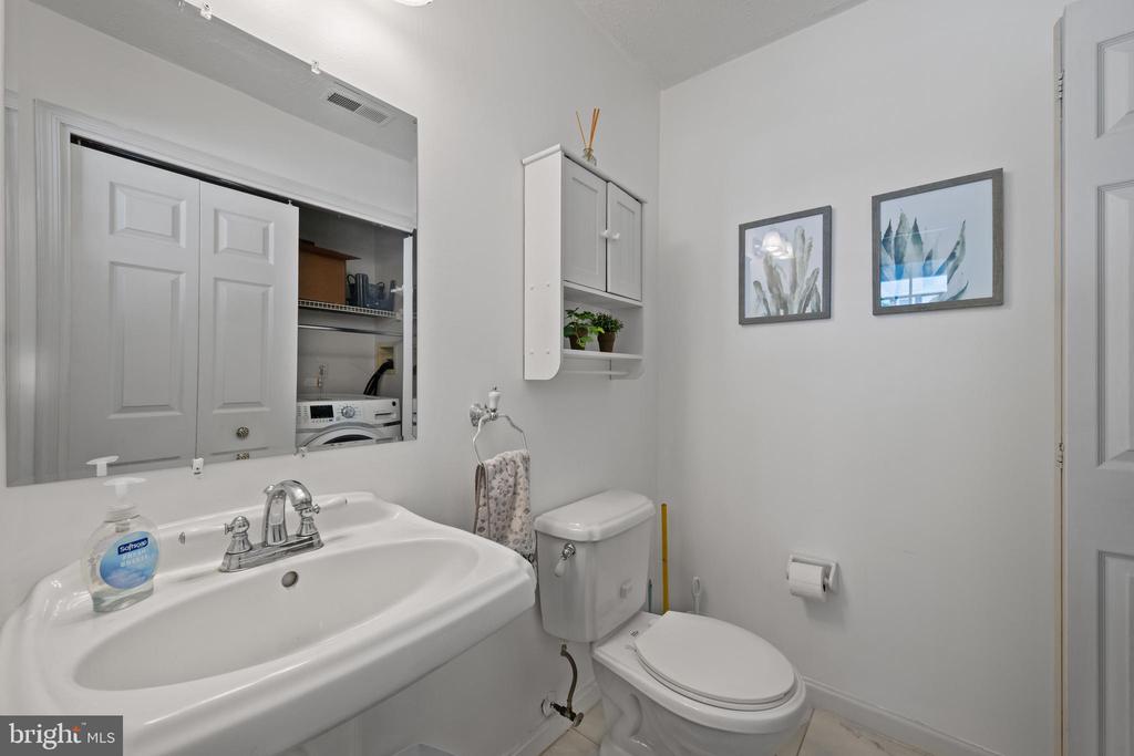 1337 BLACKWALNUT COURT