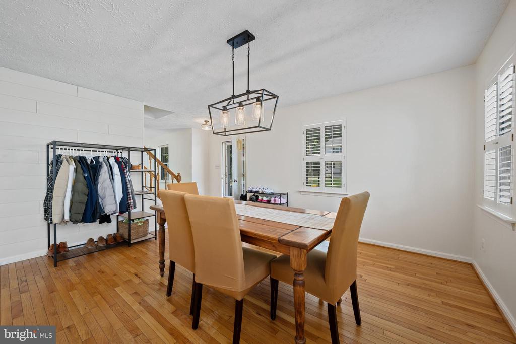 1337 BLACKWALNUT COURT