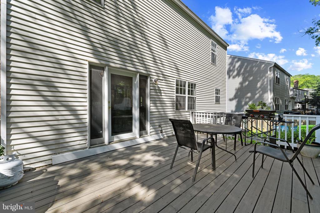 1337 BLACKWALNUT COURT