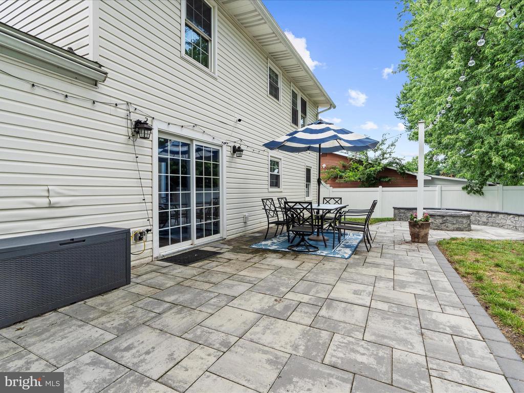 7896 PAVILION DR