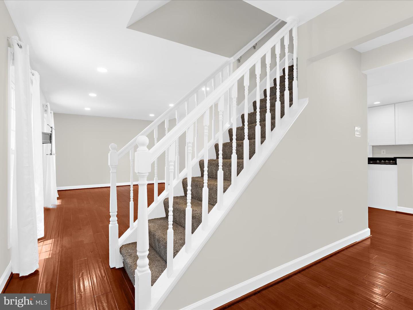 7896 PAVILION DR