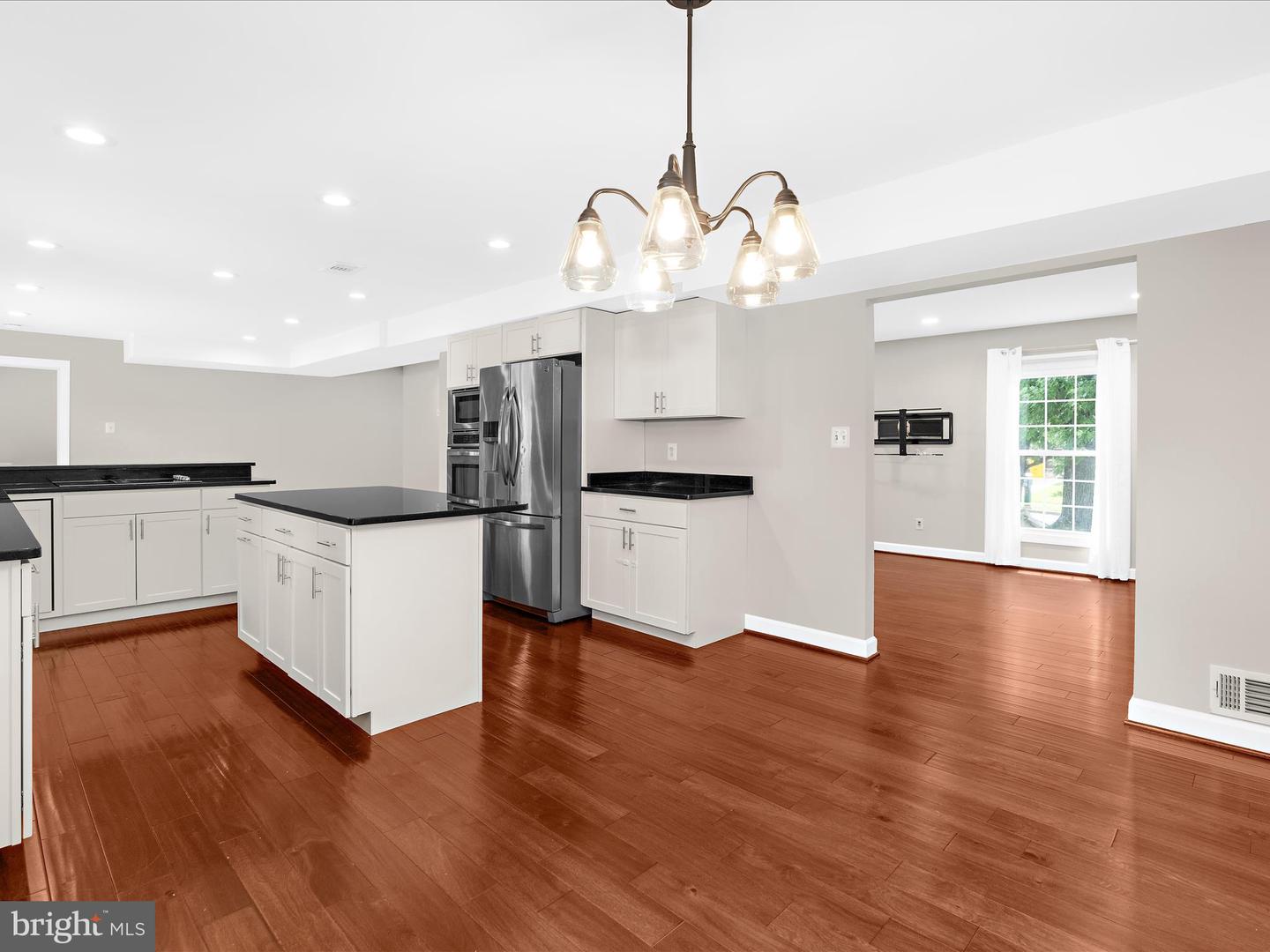 7896 PAVILION DR