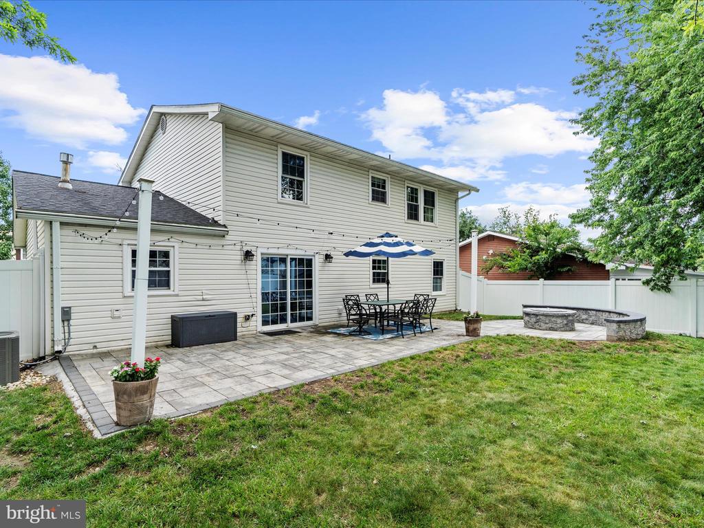 7896 PAVILION DR