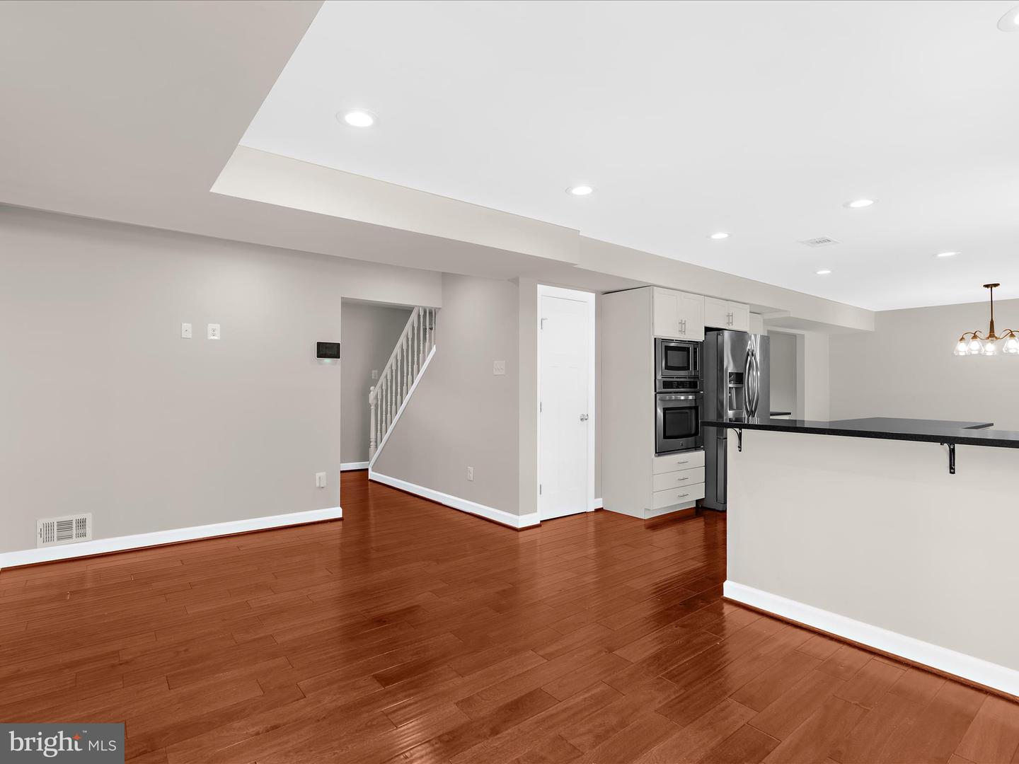 7896 PAVILION DR