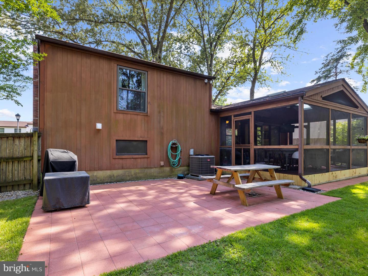 285 Laguna Cir