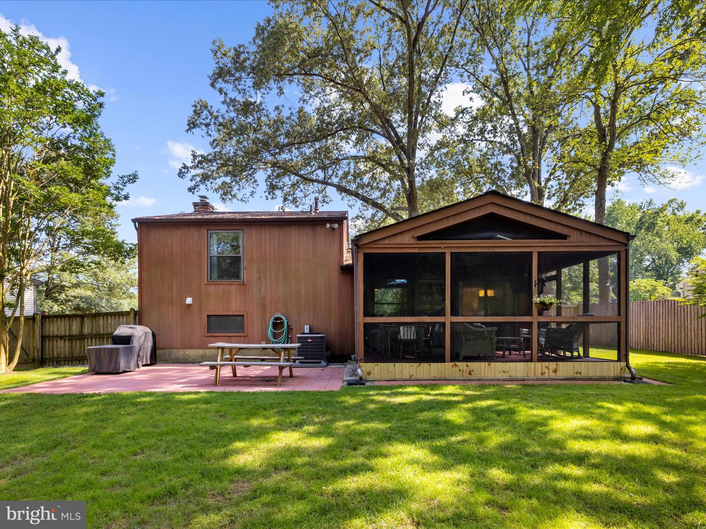 285 Laguna Cir