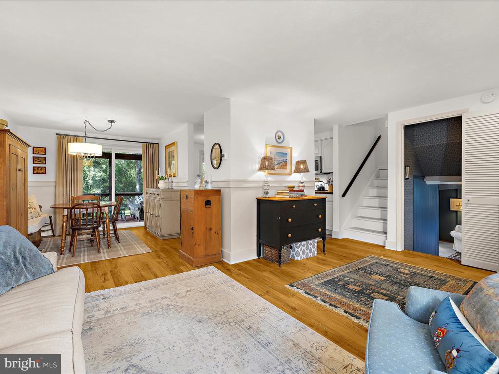 285 Laguna Cir