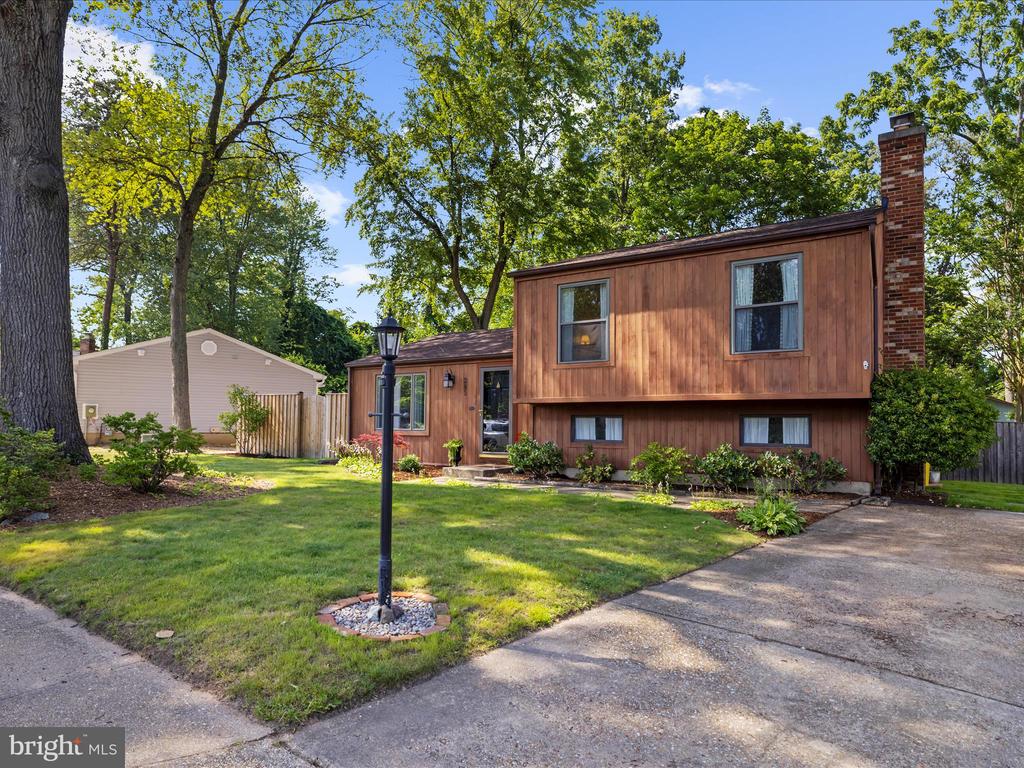 285 Laguna Cir