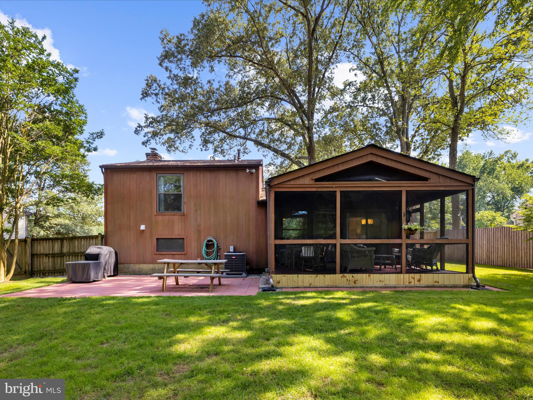 285 Laguna Cir