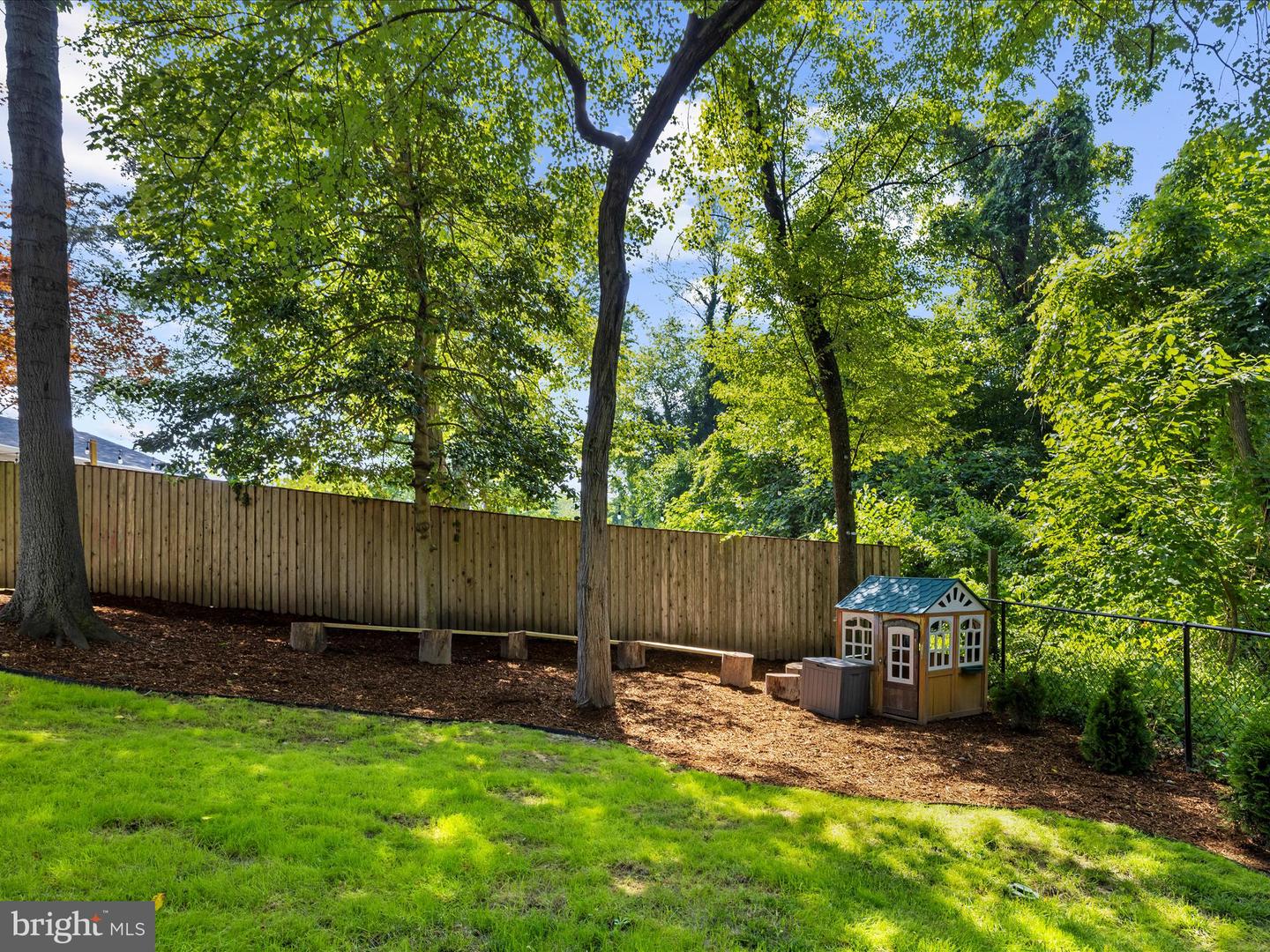 285 Laguna Cir