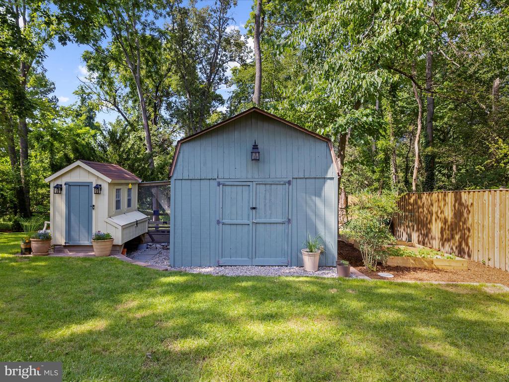 285 Laguna Cir