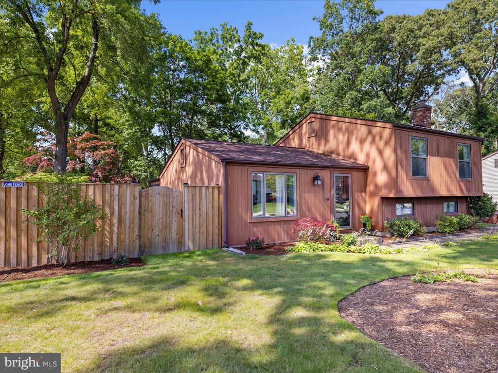 285 Laguna Cir
