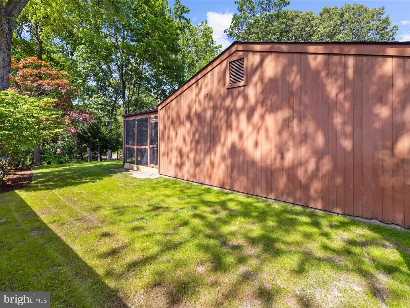 285 Laguna Cir