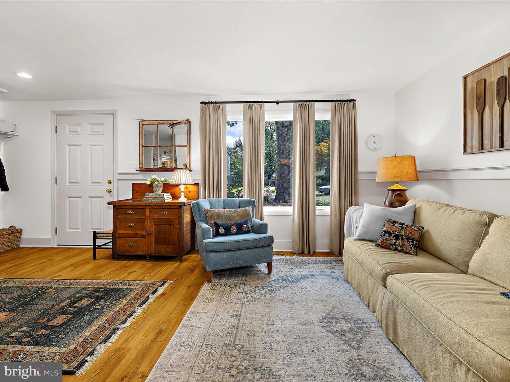 285 Laguna Cir