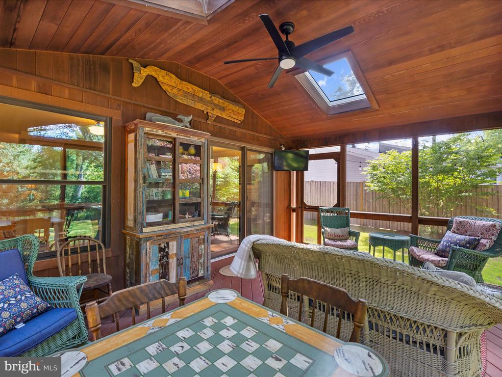 285 Laguna Cir