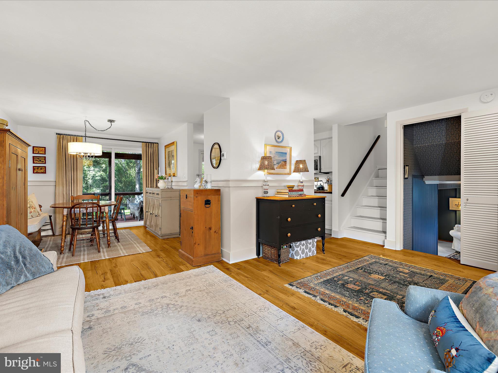 285 Laguna Cir