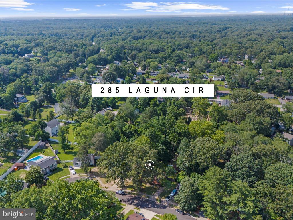 285 Laguna Cir