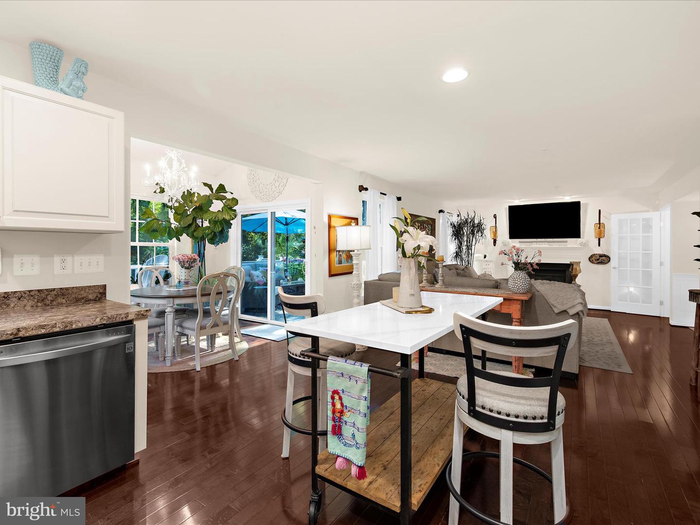 8110 Laurnick Dr