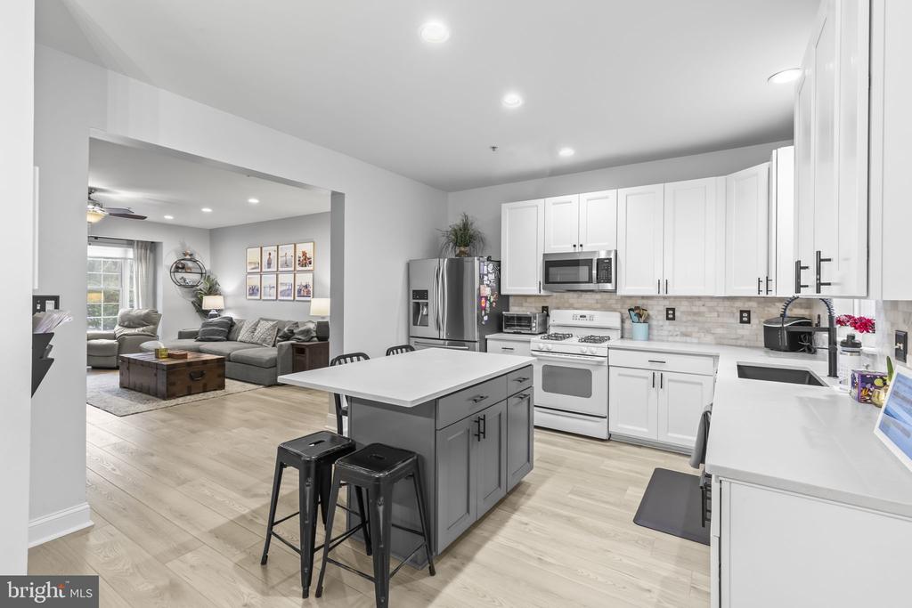 204 BRAXTON WAY 204