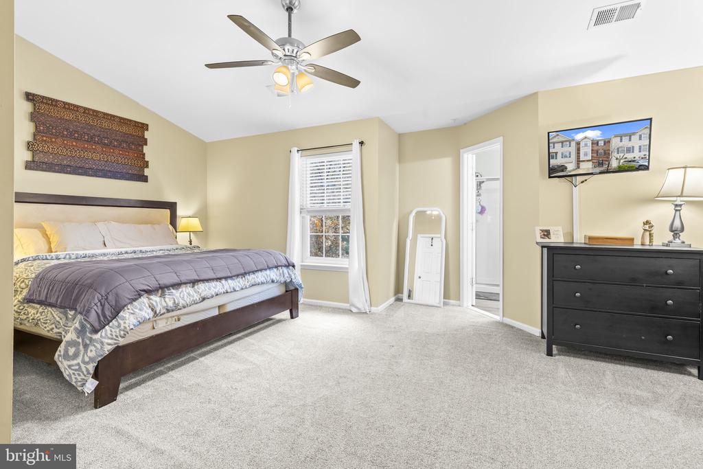 204 BRAXTON WAY 204