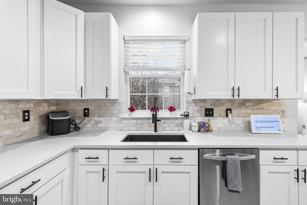 204 BRAXTON WAY 204