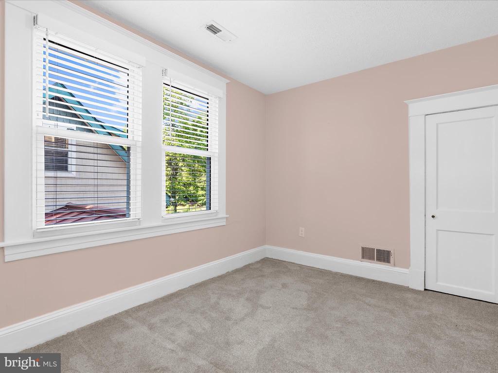 1115 TYLER AVENUE