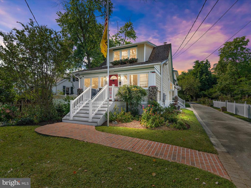 1115 TYLER AVENUE