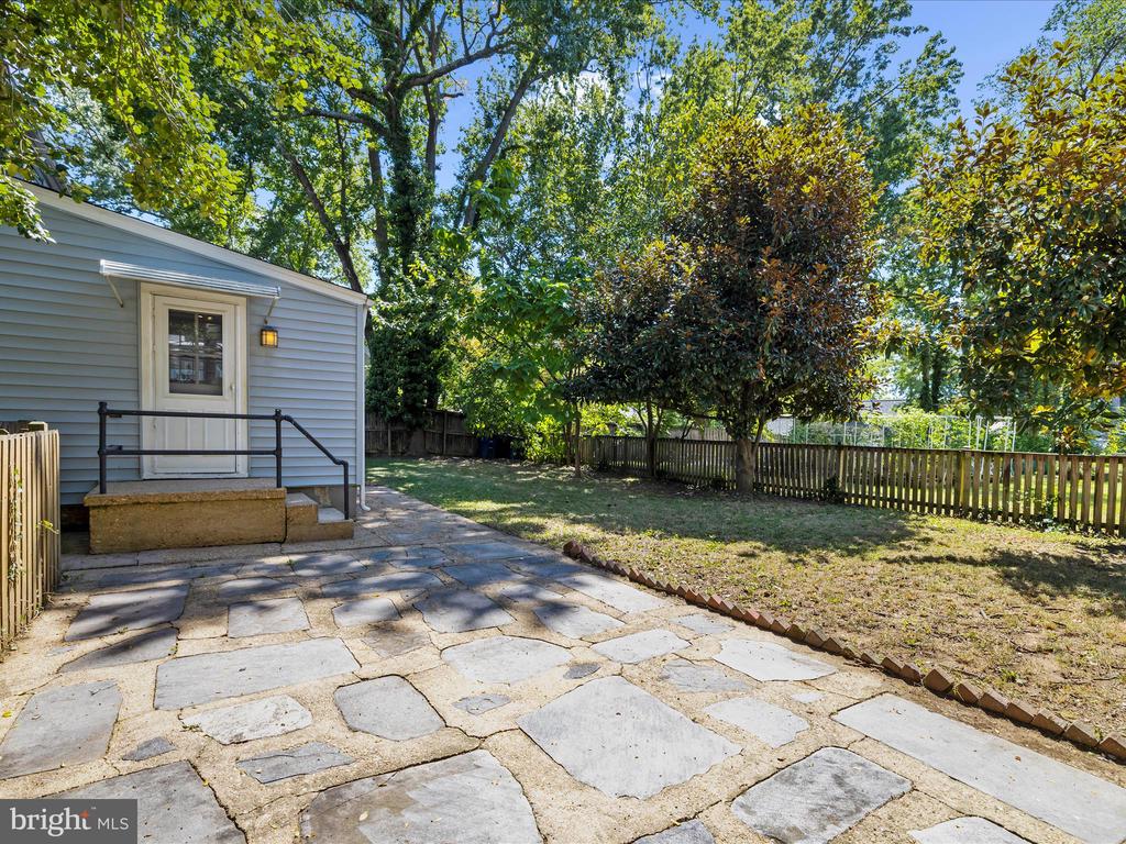 1109 VAN BUREN STREET