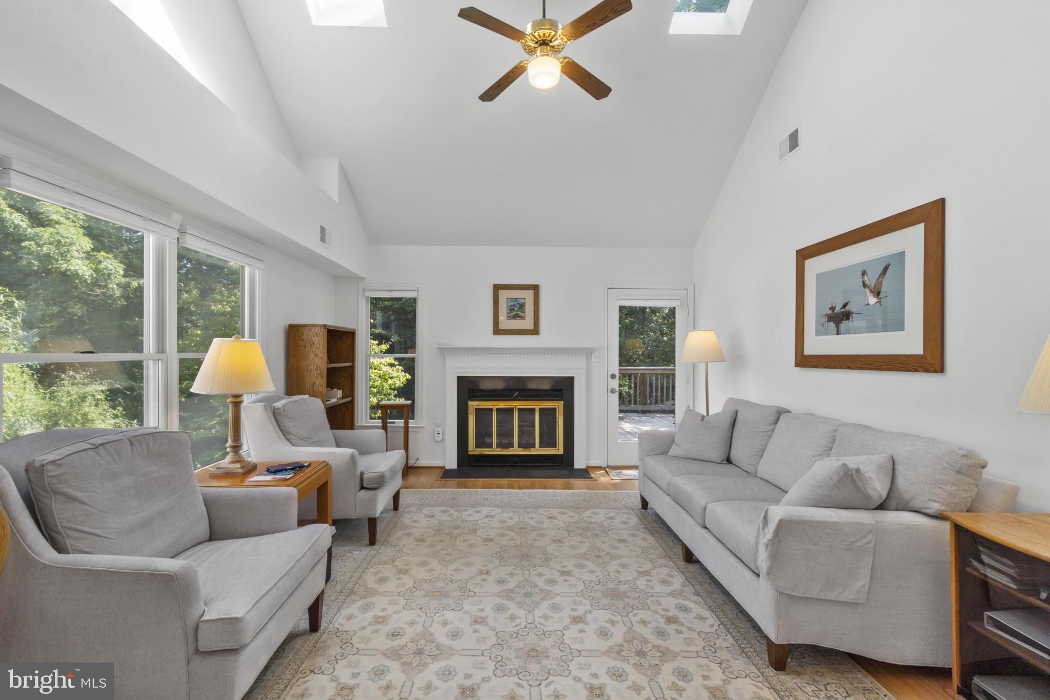 709 SYDNEY TERRACE
