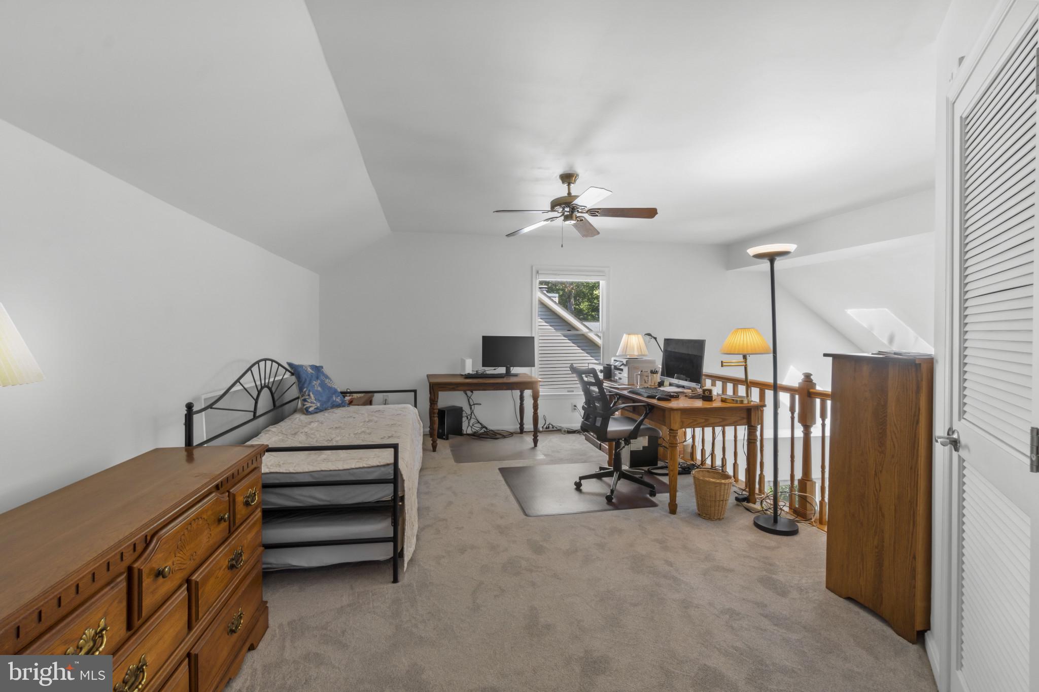 709 SYDNEY TERRACE