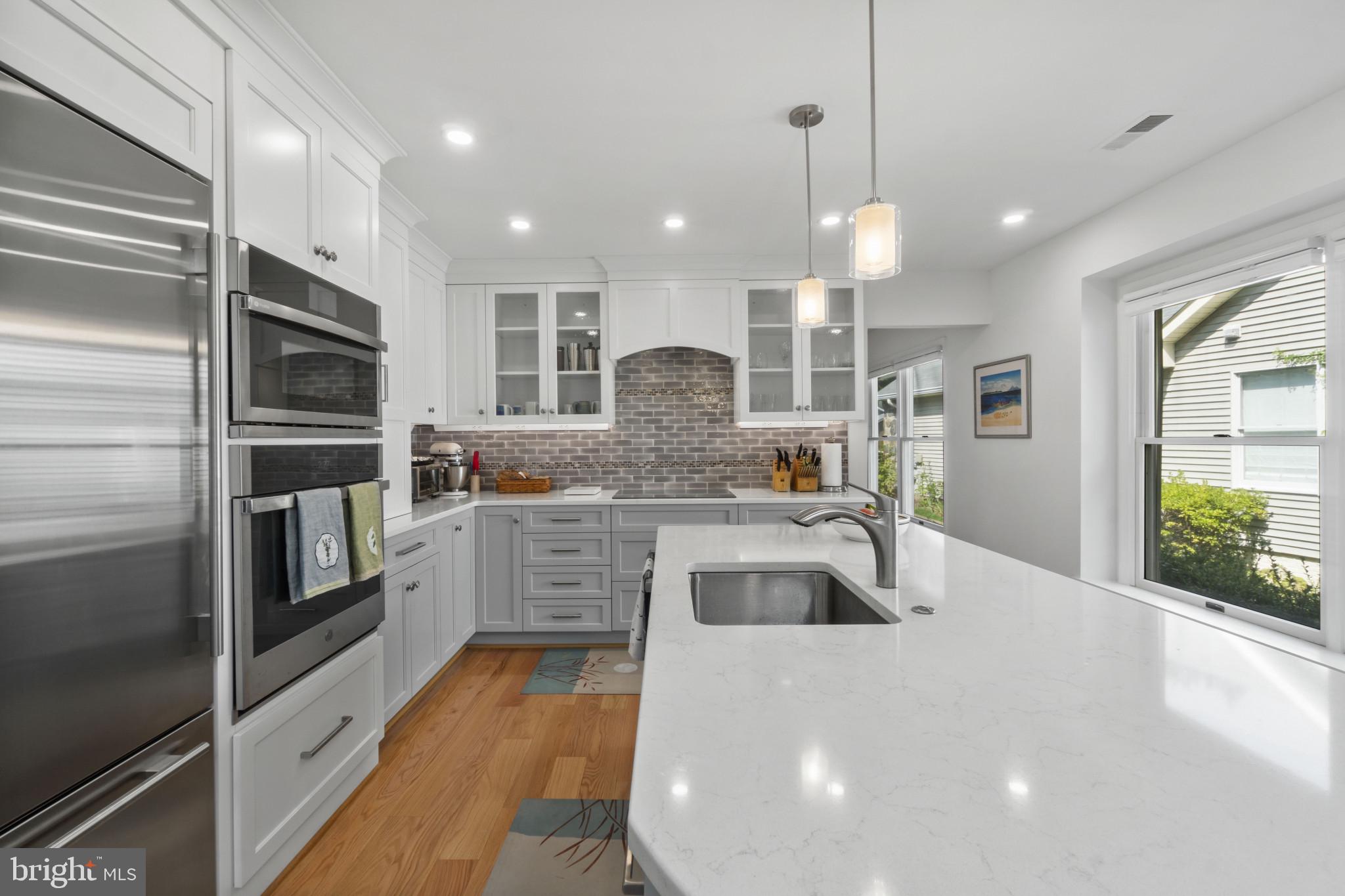 709 SYDNEY TERRACE