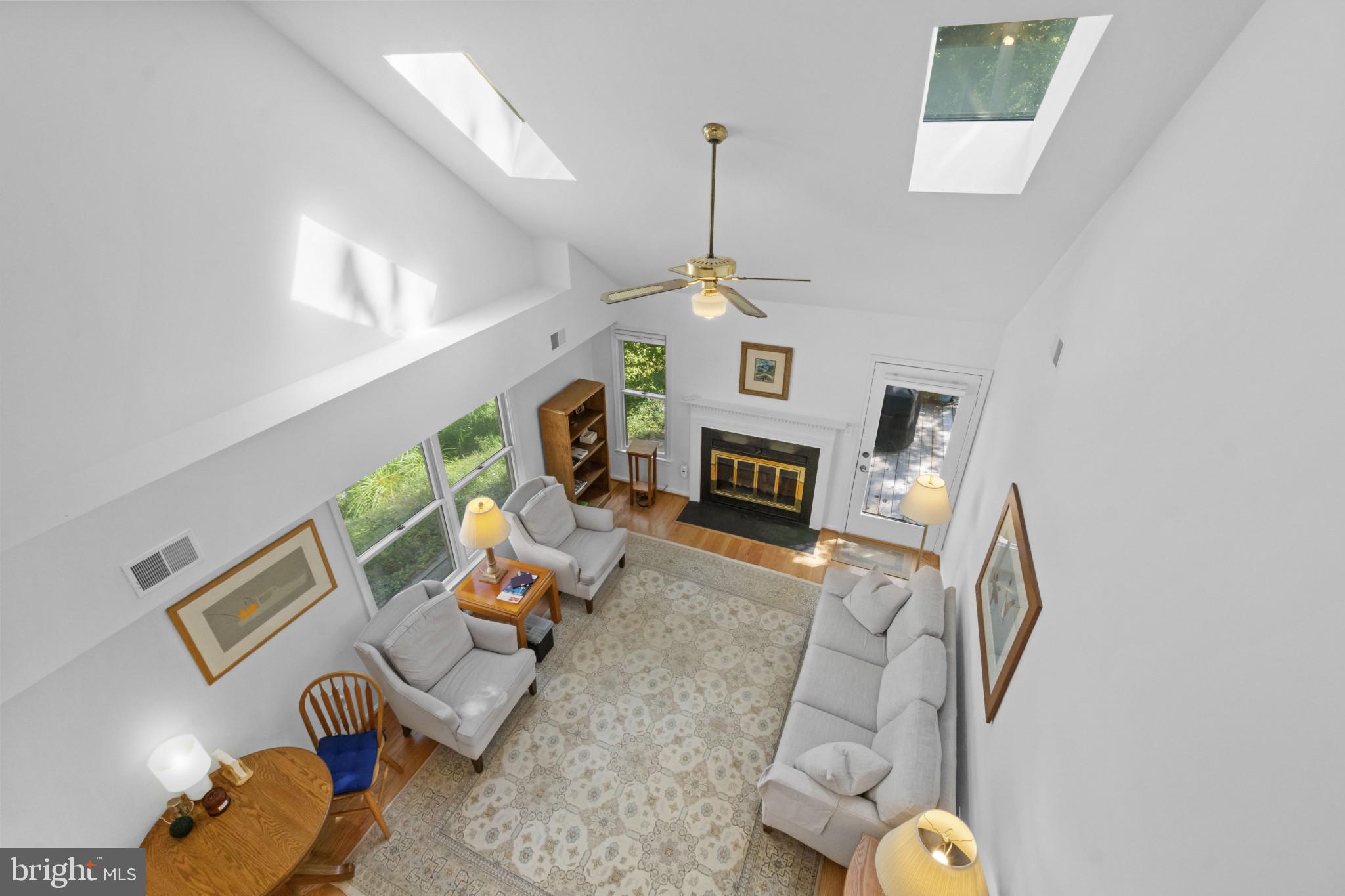 709 SYDNEY TERRACE