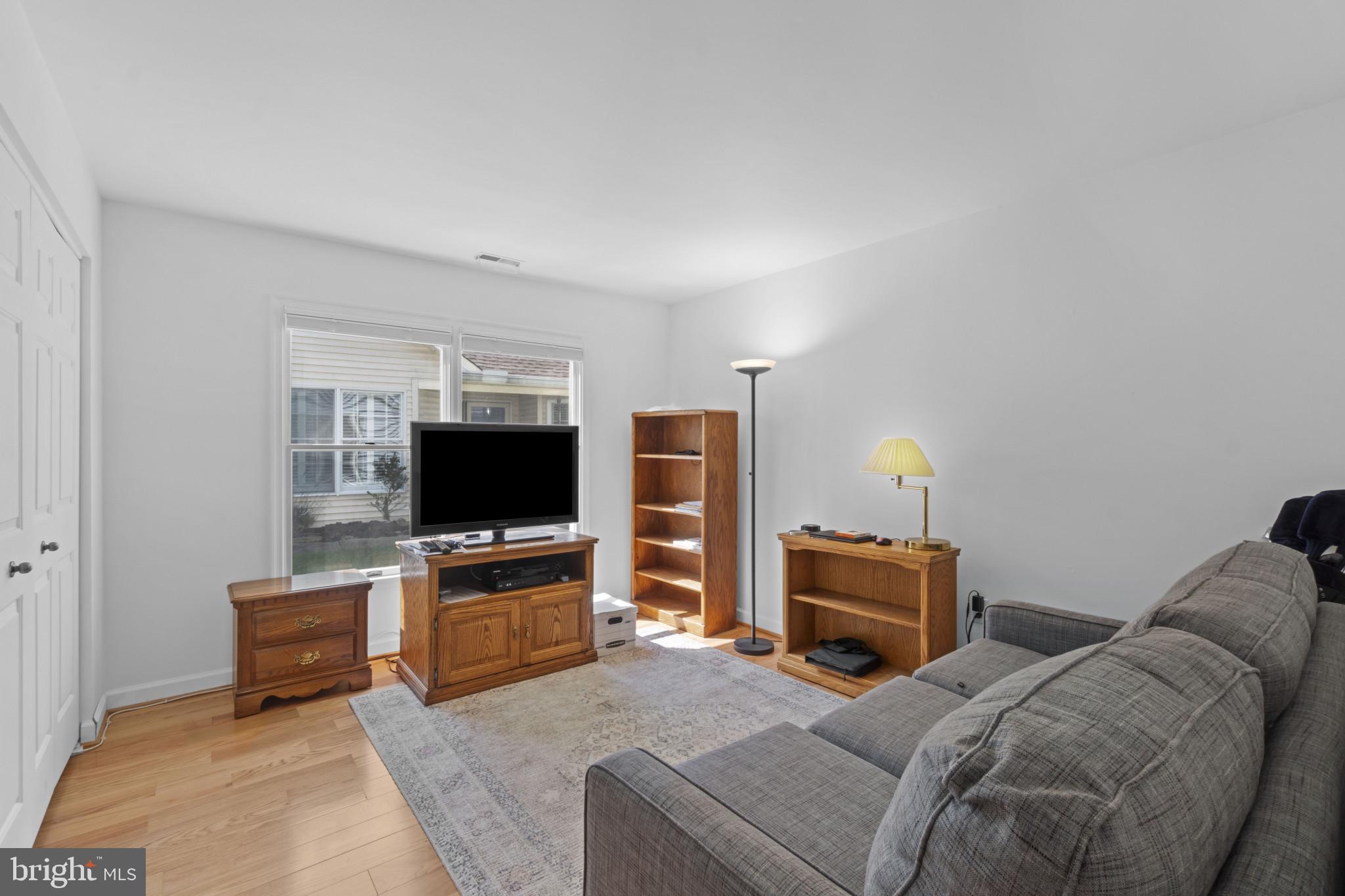 709 SYDNEY TERRACE