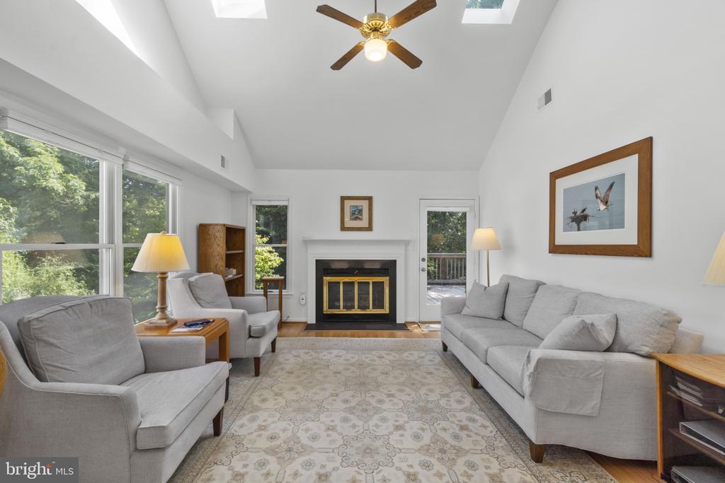 709 SYDNEY TERRACE