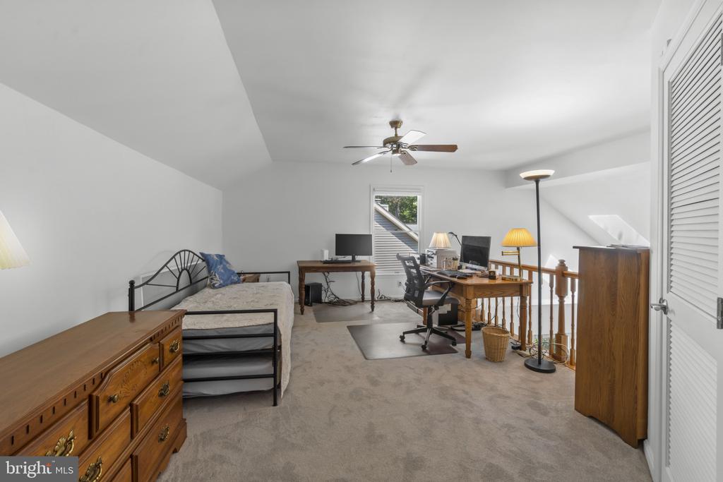 709 SYDNEY TERRACE