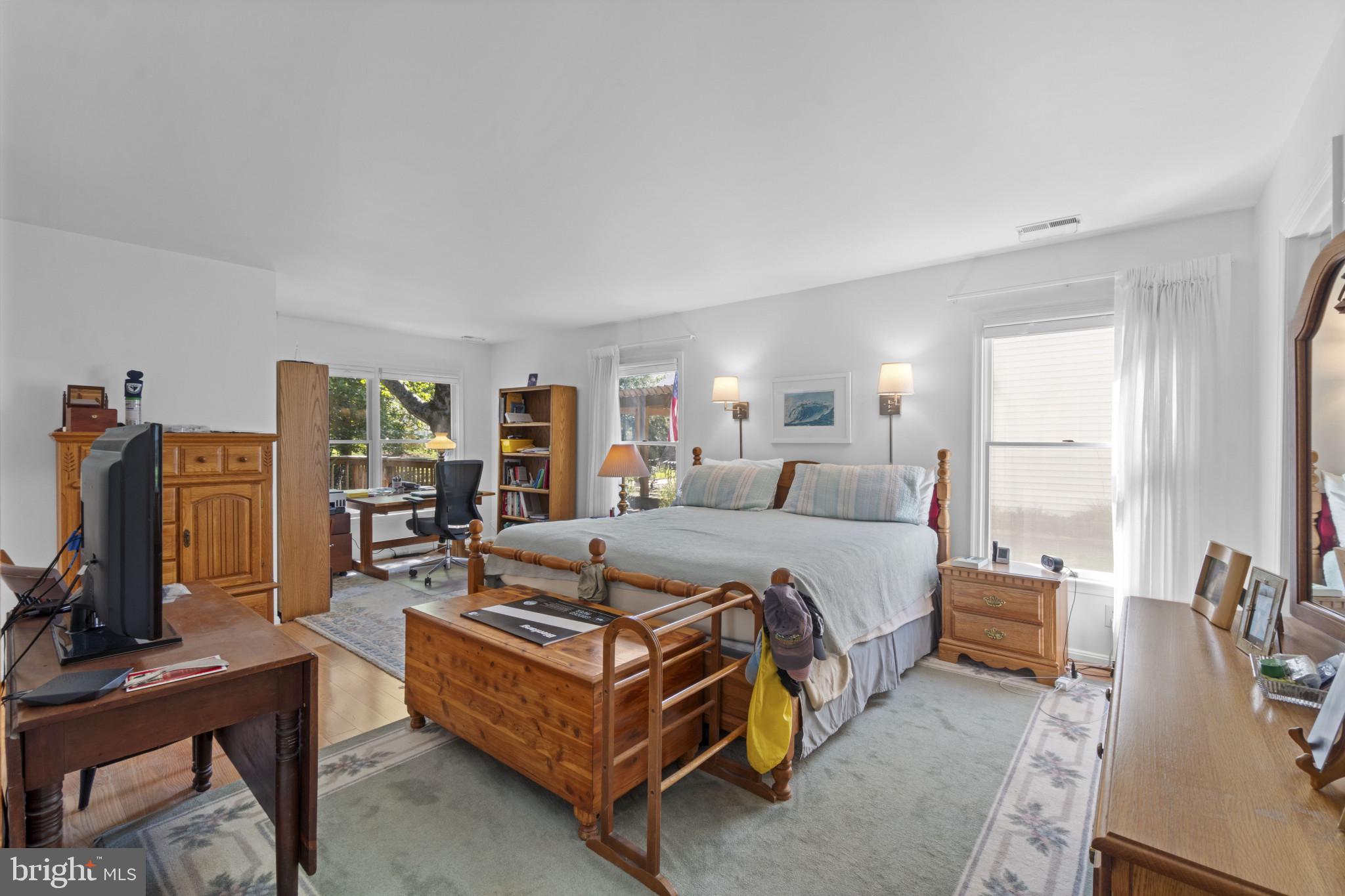 709 SYDNEY TERRACE