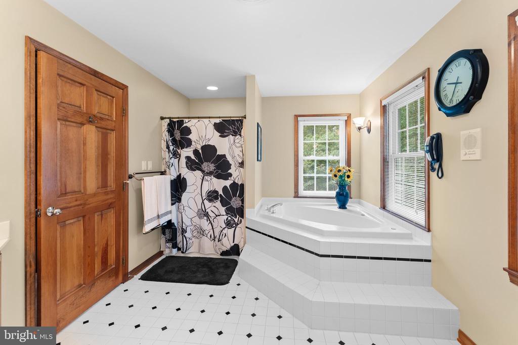 1433 GILBERT ROAD