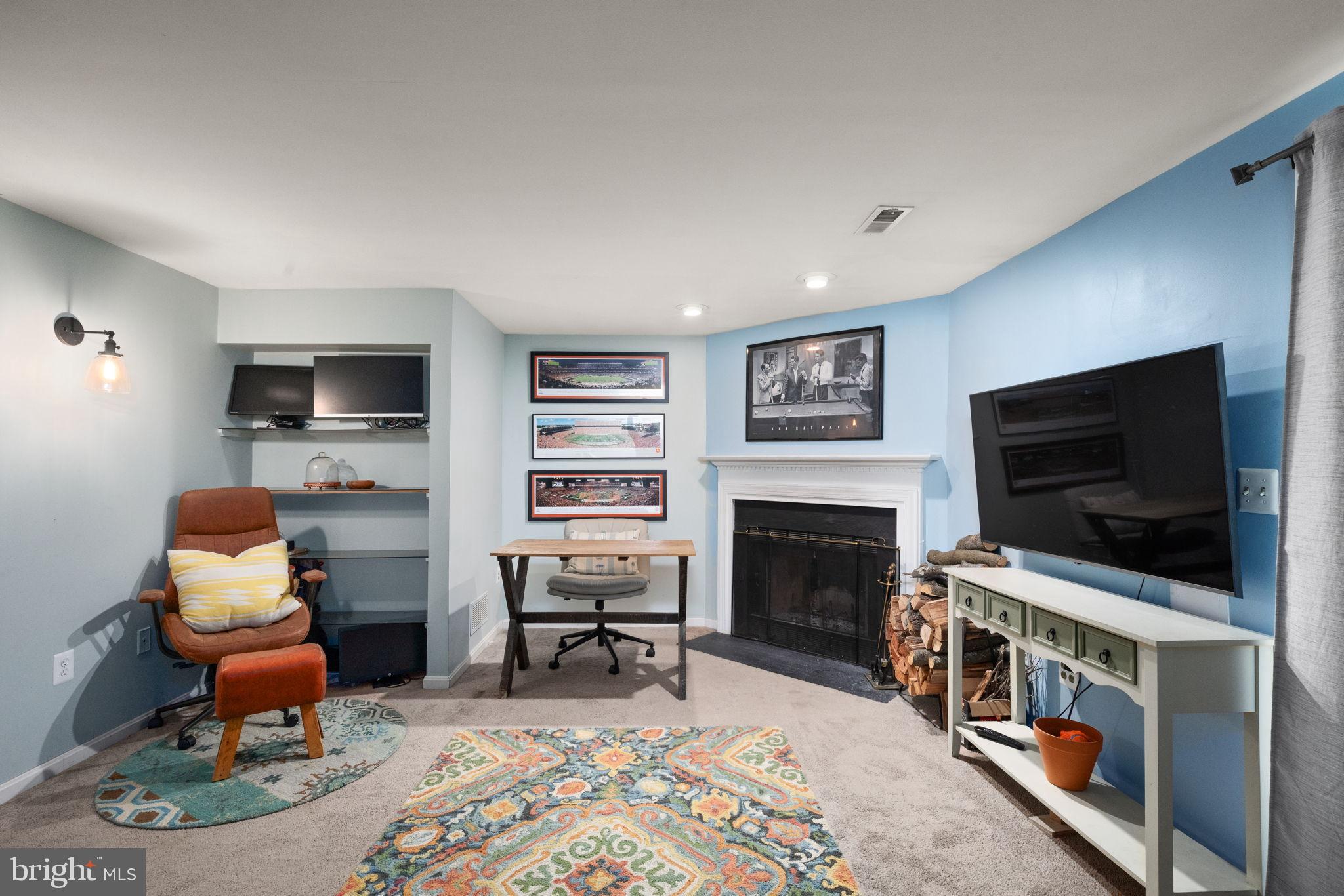 1205 N FARLEY COURT N