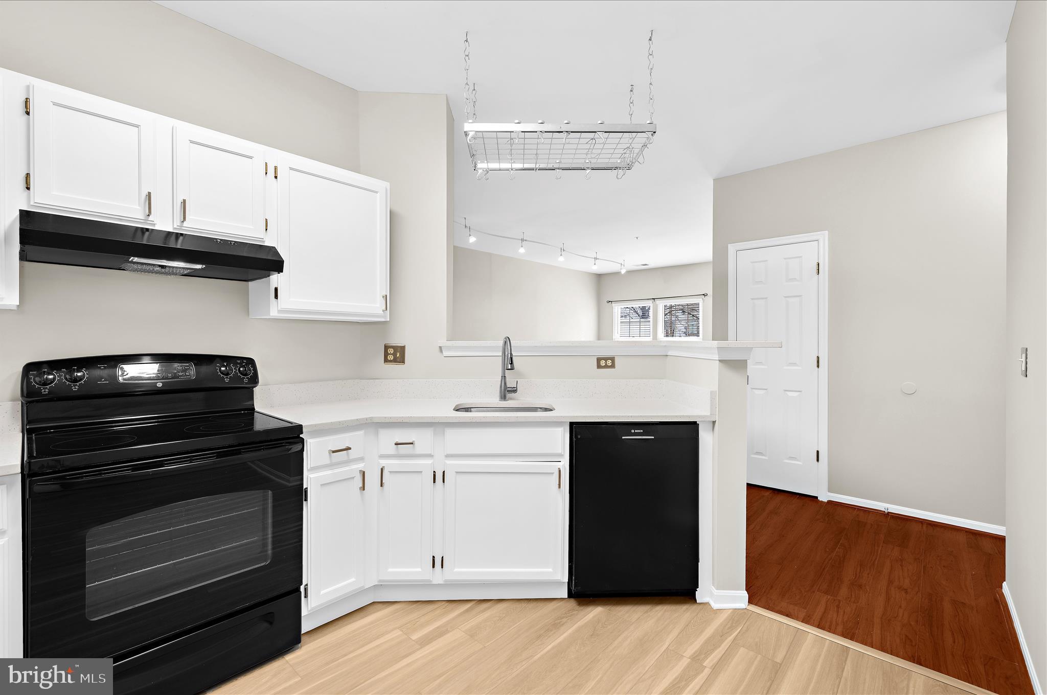 1565 FALLOWFIELD COURT