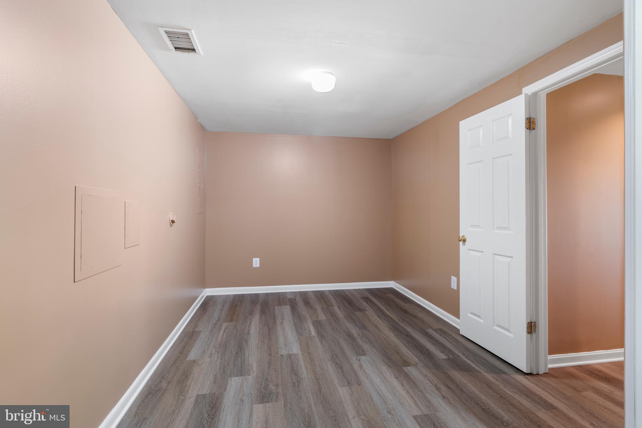 1205 N FARLEY COURT N