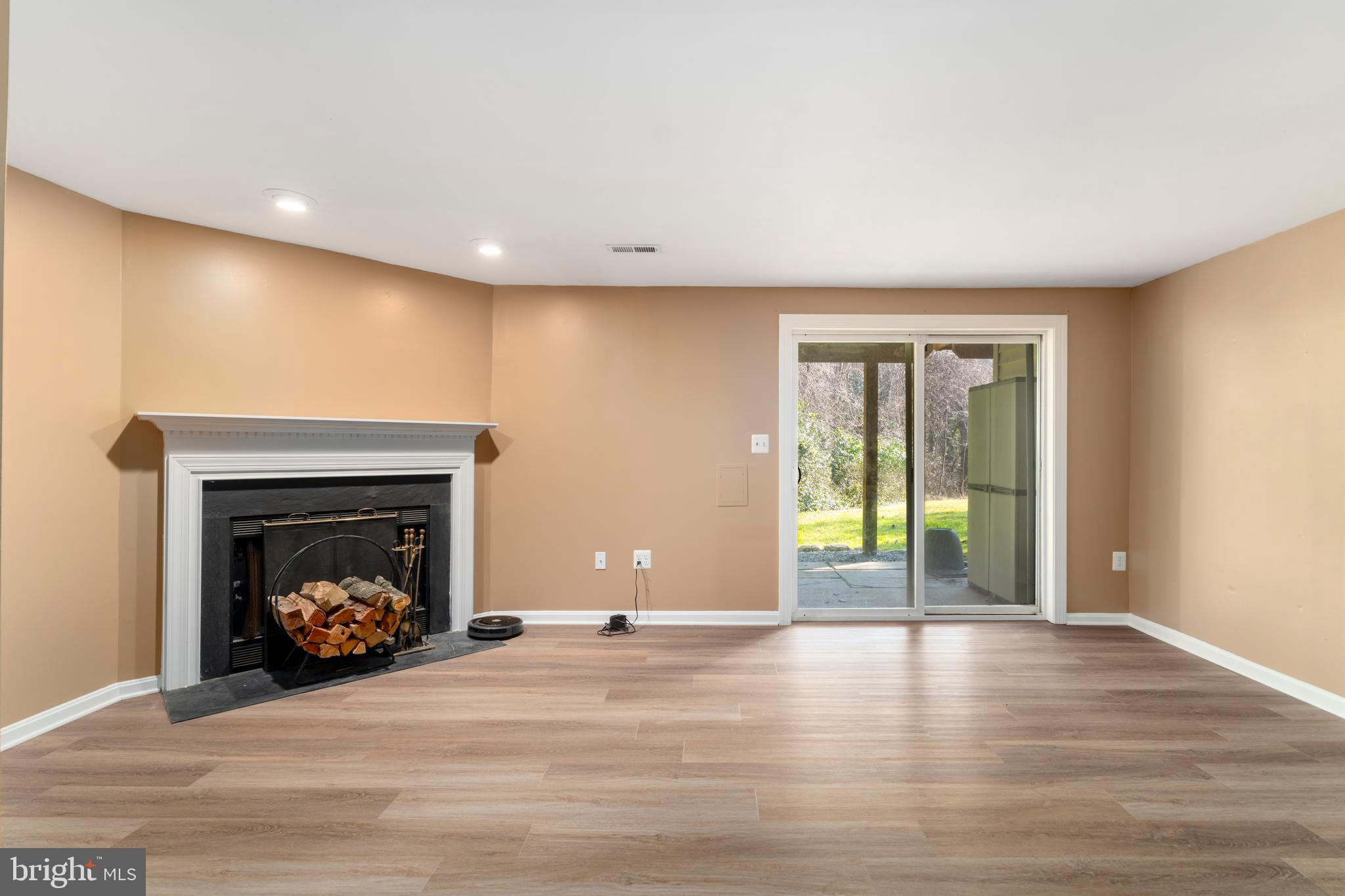 1205 N FARLEY COURT N